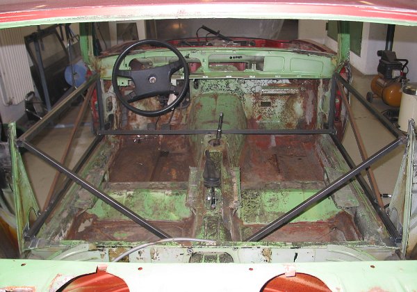 Heraustrennen linke Bodengruppe