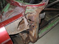 IMG_0060 Ein zusätzliches Vierkantrohr zwischen A-Säule und Radhaus.