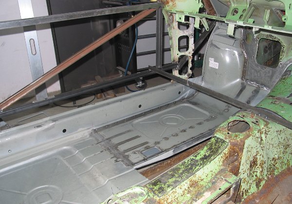 Wiederaufbau linke Bodengruppe