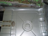 IMG_0456 Hinteres Bodenblech eingepasst und angepunktet.