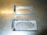 IMG_0364 Ein neu gebauter Steckerhalter oben. Unten das Original