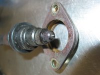 IMG_1206 Eine Einspritzdüse mit der Nadel. Etwas verschmutzt.