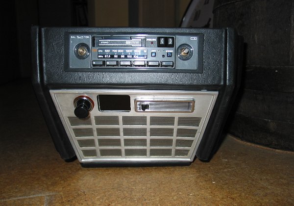 Mittel - und Radiokonsole